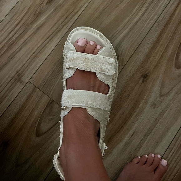 CHANEL Dad winter white sequin sandals ๐๐๐ - Picture 2 of 8